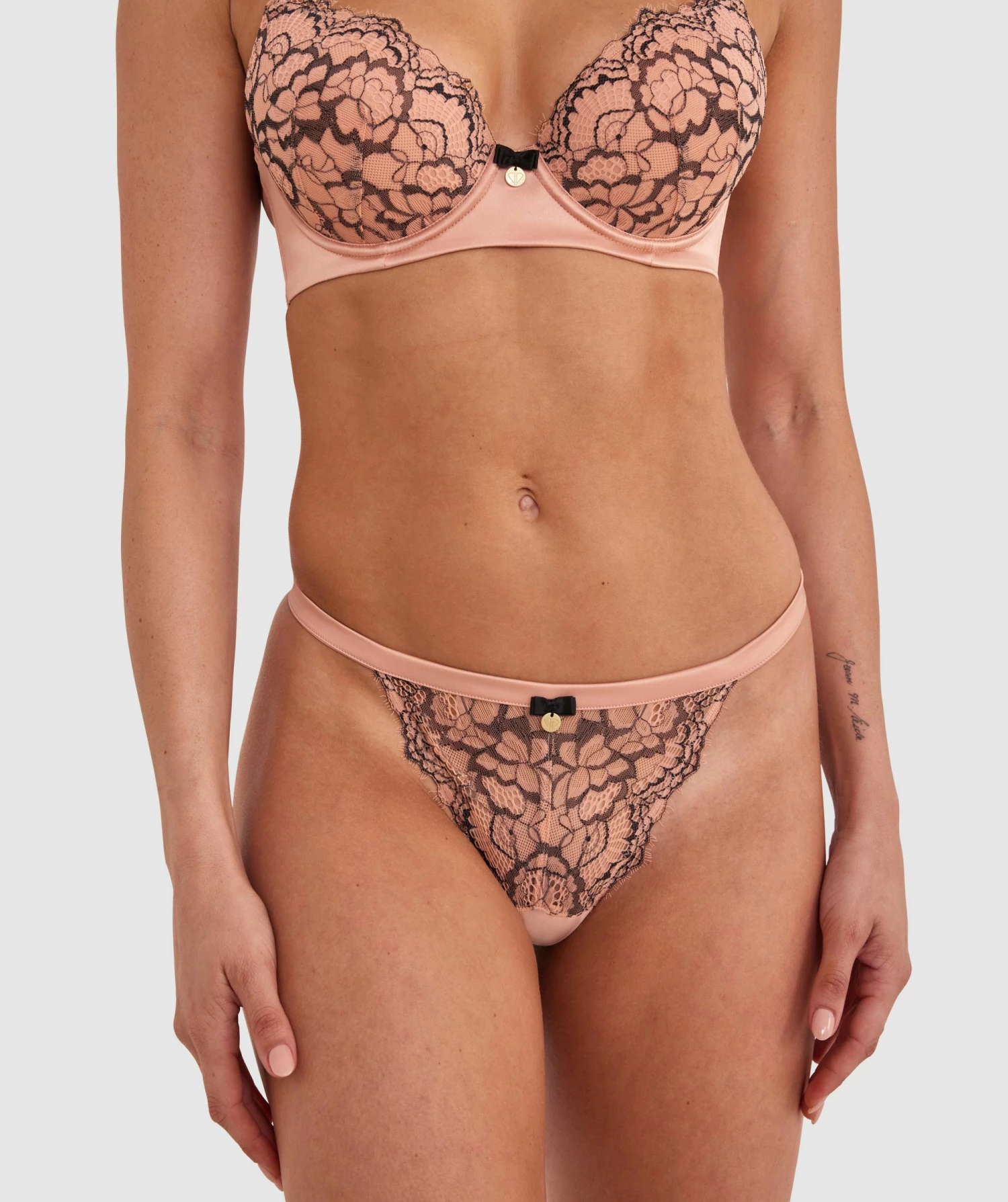 Madrid V String - Black 3 Madrid V String - Black