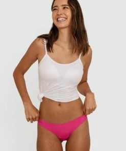 Smooth Comfort Lace V String - Fuchsia Pink