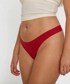 Smooth Comfort V String - Dark Red